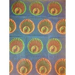 037 paons sur fond bleu batik